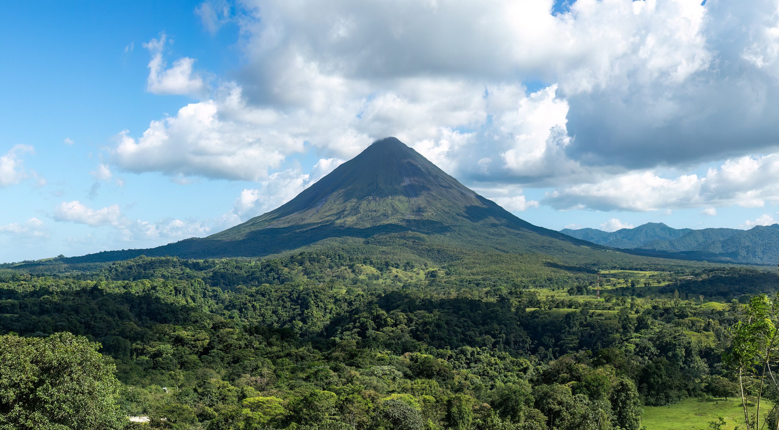 living in costa rica pros and cons
