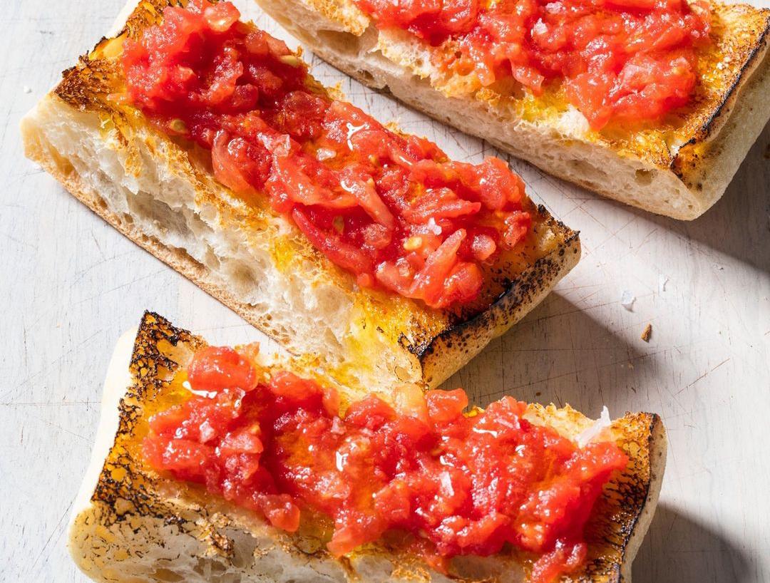 bread with tomatoes